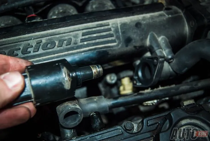 Gdzie dokładnie znajduje się silnik krokowy w Ford Fiesta 1.3 MK6? Sprawdź teraz!