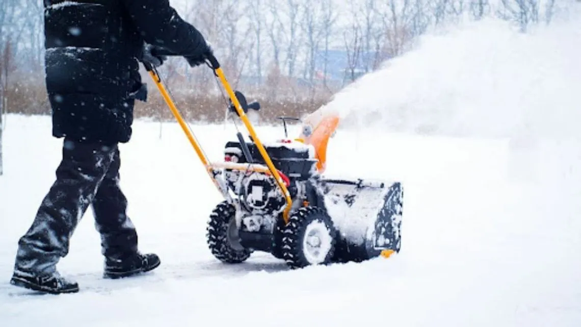 Jak skutecznie odśnieżyć podjazd i uniknąć błędów – praktyczne porady i narzędzia