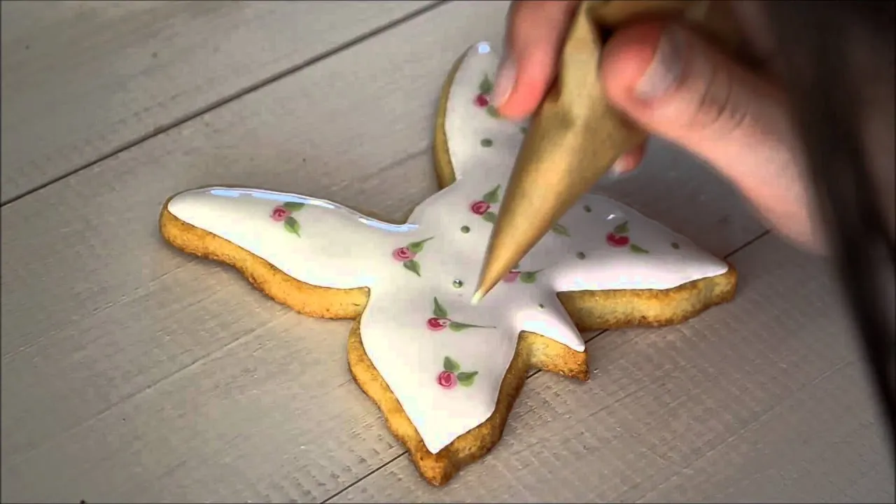 Jak ozdobić ciastka? Sekrety lukru królewskiego dla każdego