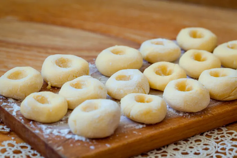 Jak mrozić kluski śląskie, aby uniknąć ich rozpadania się po odmrożeniu