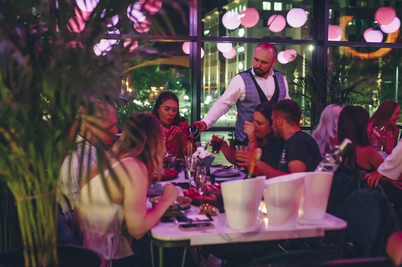 Barka Warszawska Dzień i Noc: Restauracja, Klub i Imprezy nad Wisłą