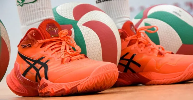 Jak wybrać idealne obuwie siatkarskie: najlepsze marki i porady eksperta