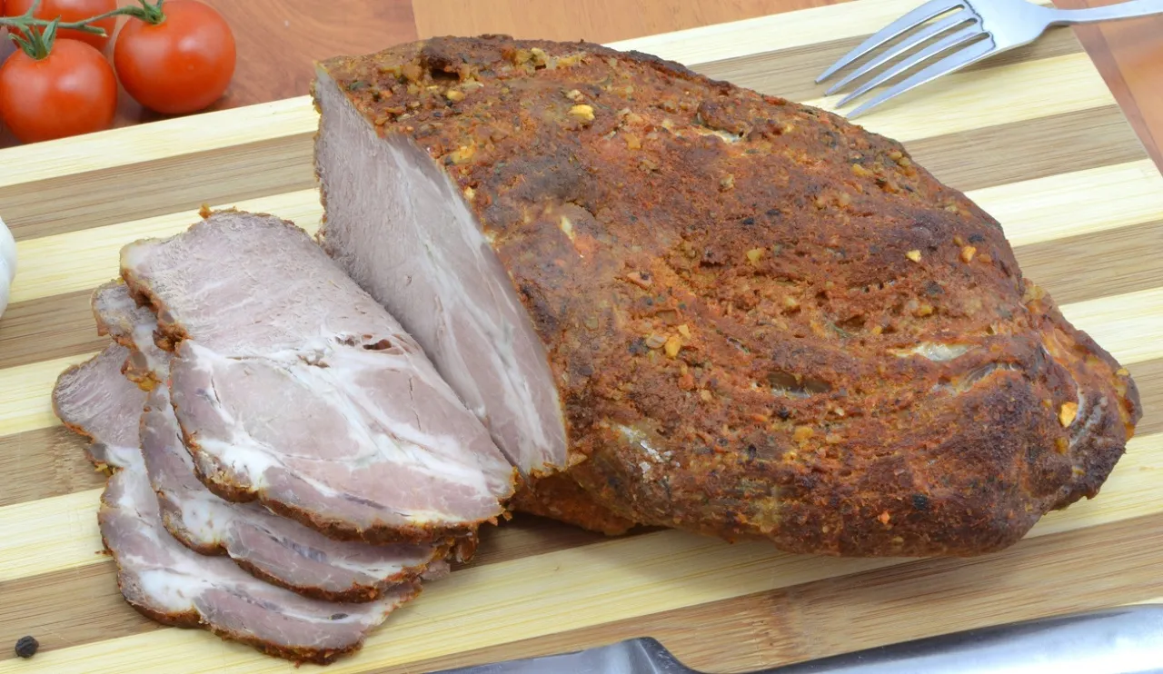 Jak zamarynować karkówkę na obiad, aby była soczysta i pełna smaku