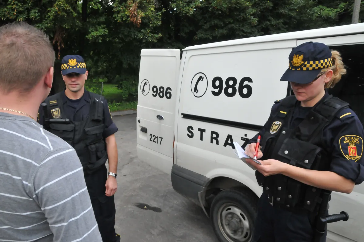 Czy straż miejska może dać mandat? Sprawdź swoje prawa i obowiązki
