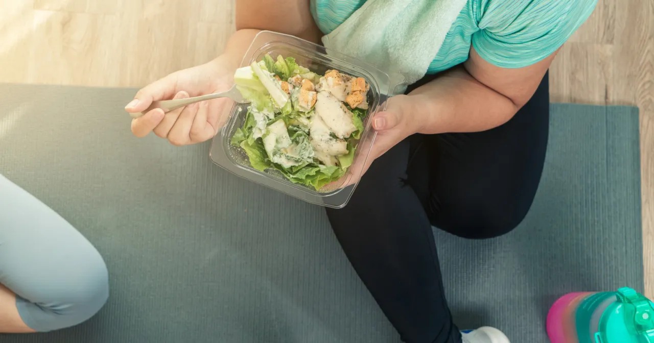 Kiedy jeść po treningu? Maksymalizuj efekty i regenerację!