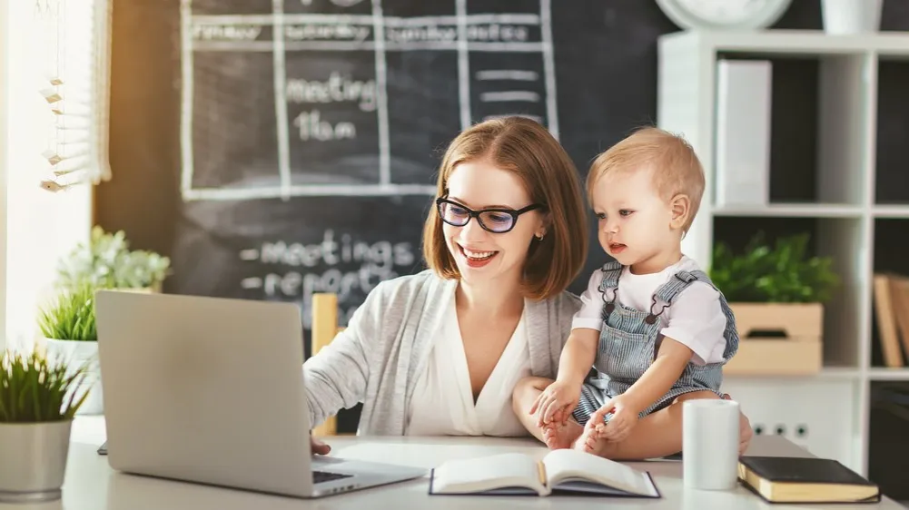 Czy na urlopie macierzyńskim można pracować na umowę zlecenie bez obaw?