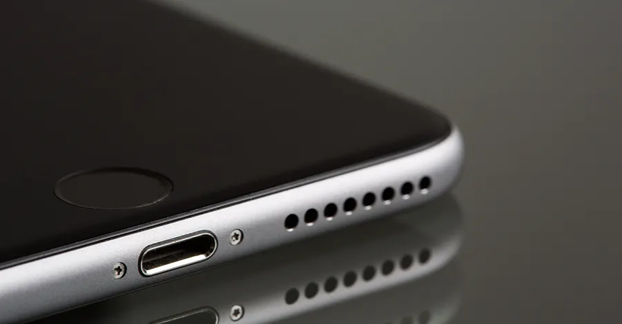 Czym czyścić telefon, by uniknąć zarysowań i uszkodzeń?