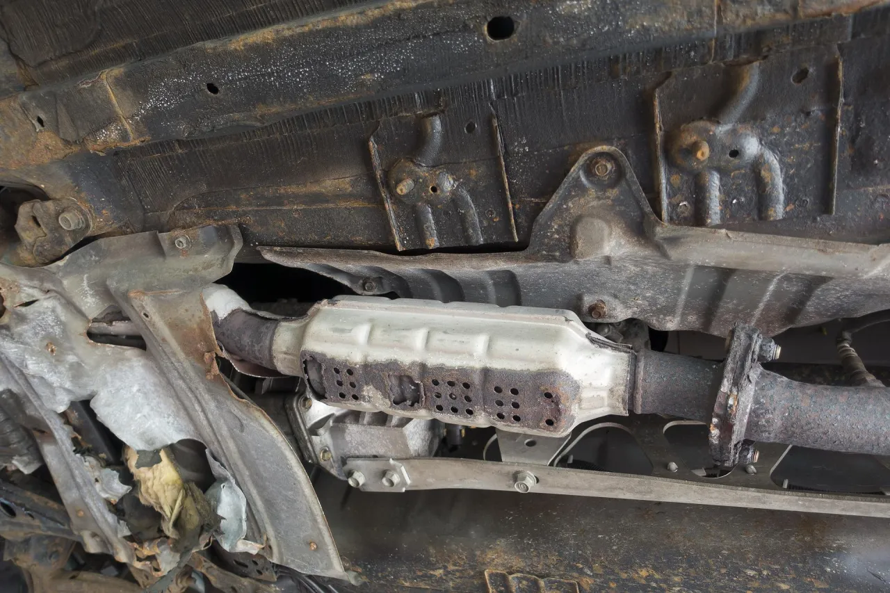 Jak wyczyścić katalizator w benzynie, aby uniknąć kosztownych napraw