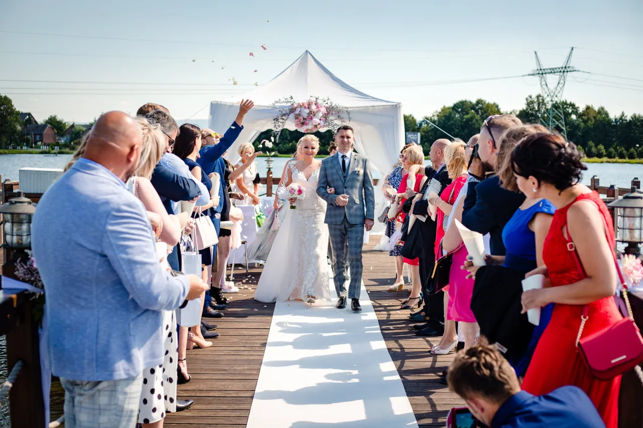 Ile się czeka na odpis aktu małżeństwa? Sprawdź, by uniknąć opóźnień