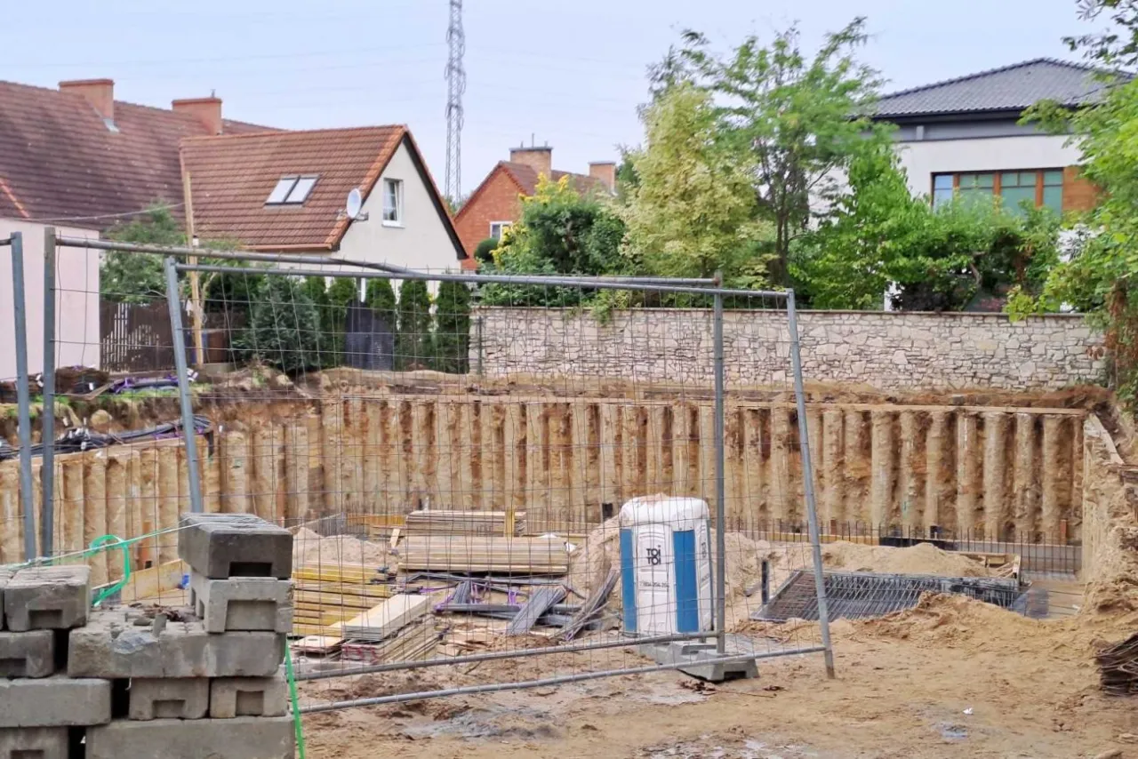 Ile stali na płytę fundamentową? Obliczamy potrzebną ilość