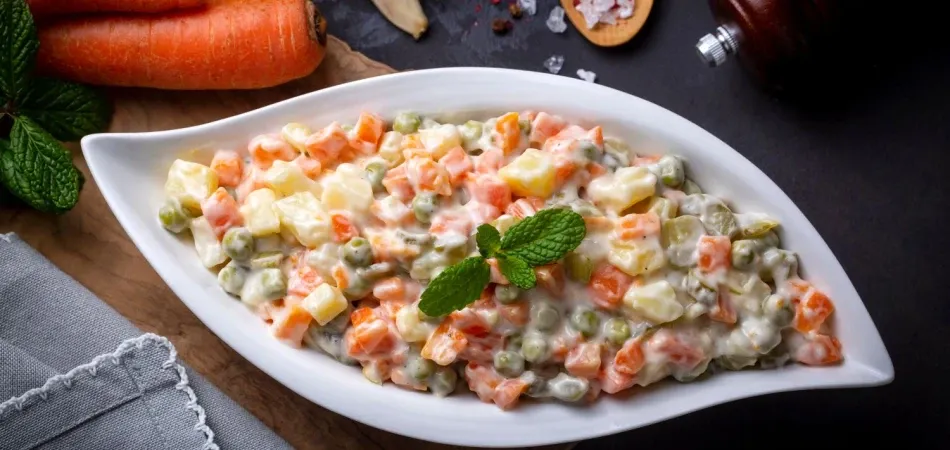 Perfekcyjna sałatka jarzynowa? Ugotuj warzywa i jajka bezbłędnie!