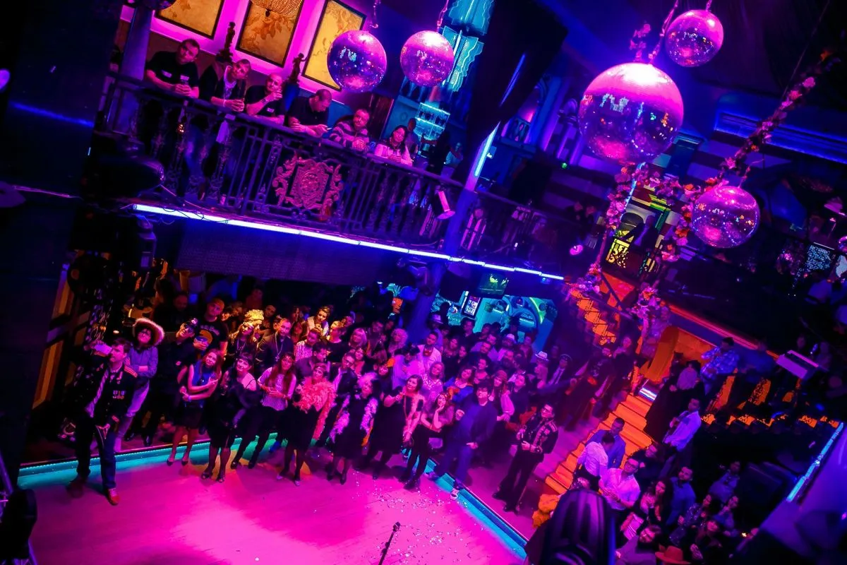 Capitol Club Warszawa: Przewodnik po legendarnym klubie