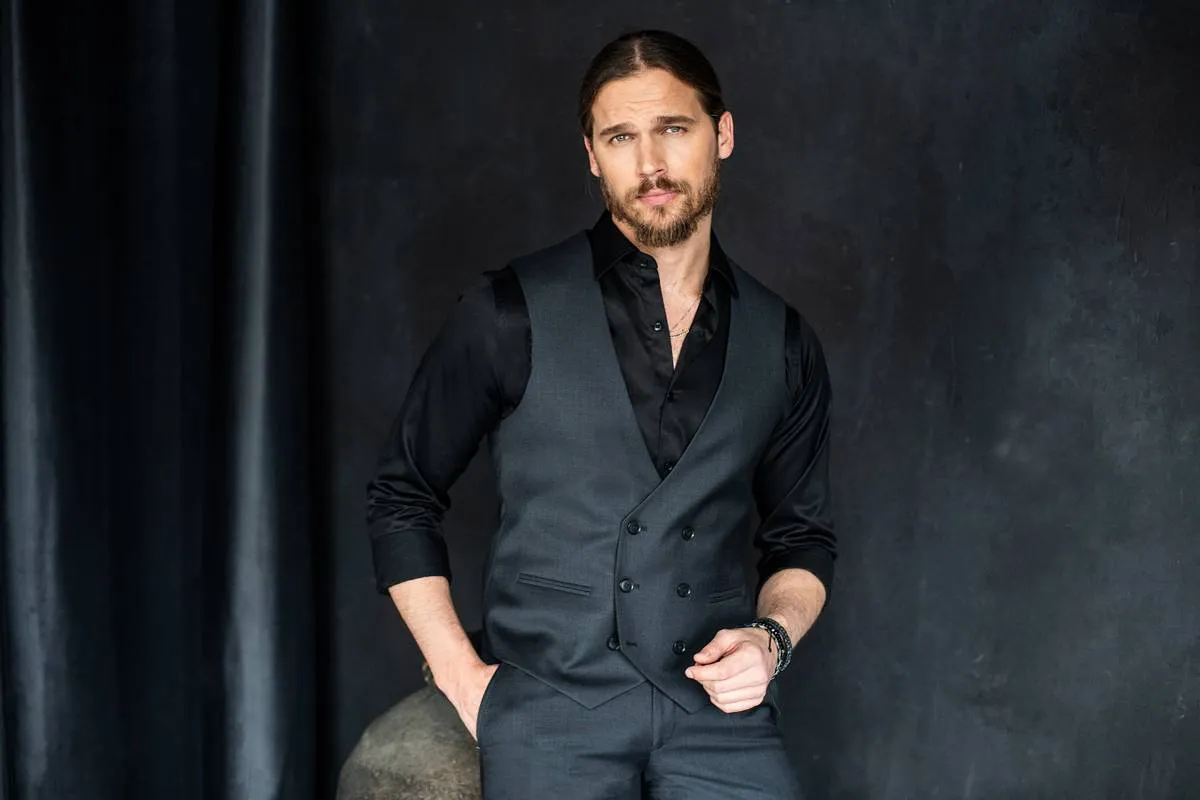 Jaka koszula na wesele jako gość – uniknij modowych wpadek