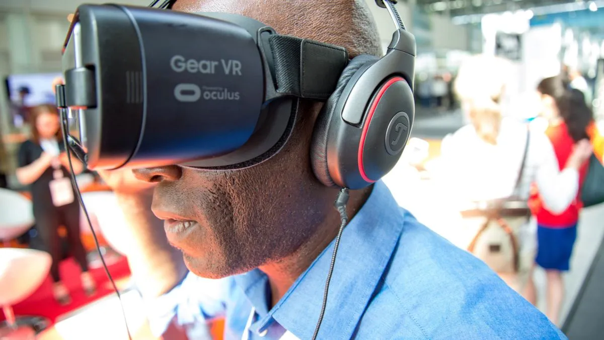 Czy VR psuje wzrok? Okulista radzi, jak bezpiecznie używać gogli.