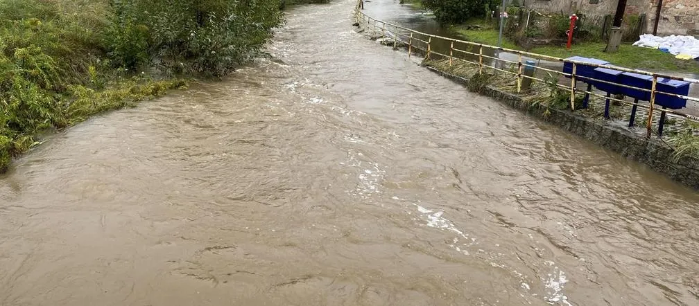 Jakie rzeki płyną przez Jelenią Górę? Odkryj ich tajemnice Jakie rzeki płyną przez Jelenią Górę? Odkryj ich tajemnice