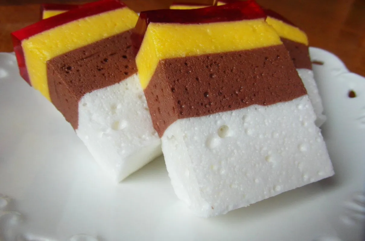 Jak zrobić ptasie mleczko z galaretką - prosty przepis na deser