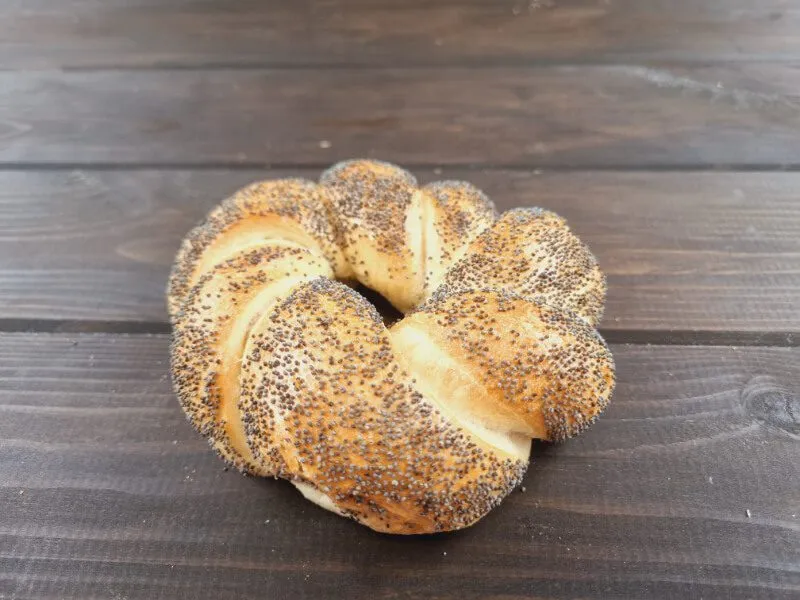 Ile kalorii ma obwarzanek z sezamem? Zaskakujące fakty o jego wartości!