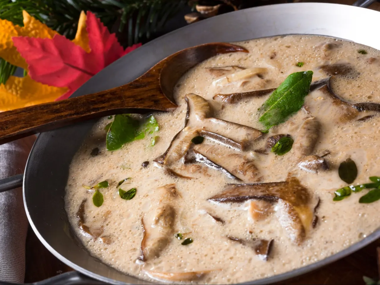 Jak się robi sos z grzybów – prosty przepis na pyszny dodatek