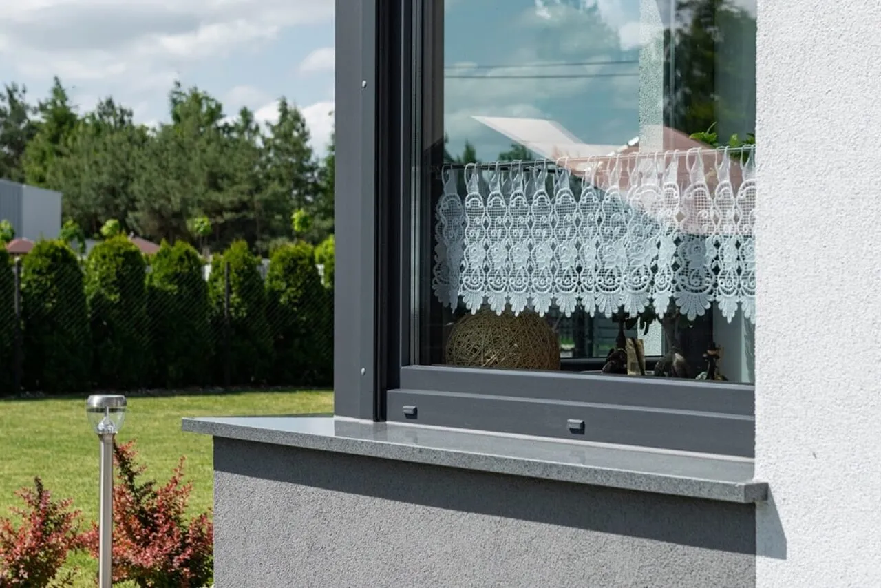 Kiedy montować parapet zewnętrzny? Sprawdź optymalny termin