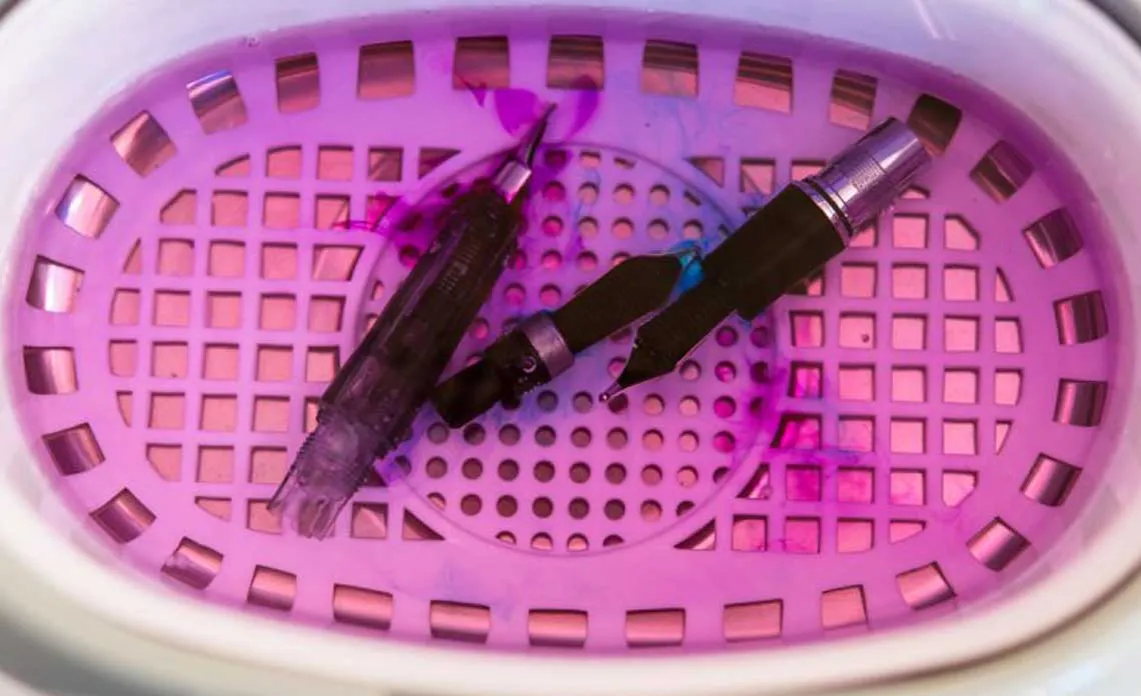 Co wlać do myjki ultradźwiękowej, aby skutecznie czyścić bez ryzyka?