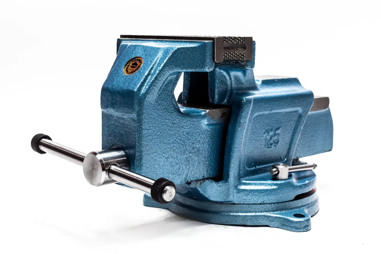 Jakie imadło do warsztatu wybrać, aby uniknąć błędów?