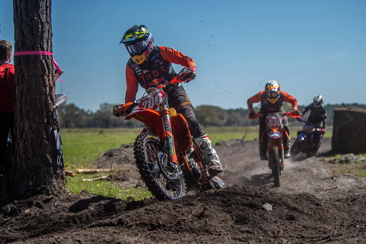 Co je to enduro? Poznej tajemnice motocykli i wyścigów terenowych