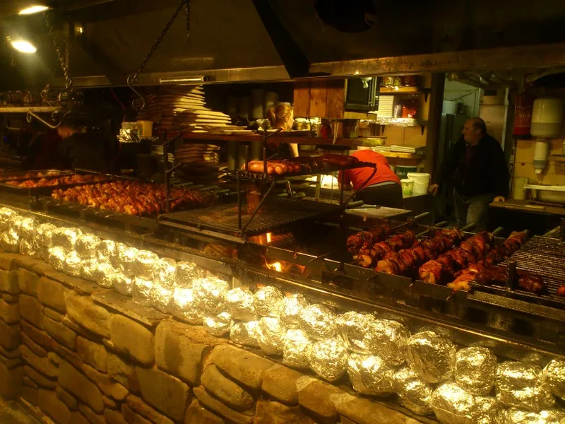 Gdzie zjeść baraninę w Zakopanem? Odkryj najlepsze miejsca na smakowite dania