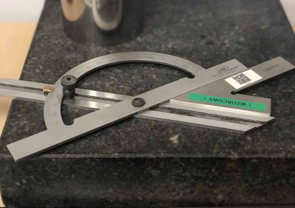 Jak wyznaczyć kąt 35 stopni: 5 skutecznych metod pomiarowych