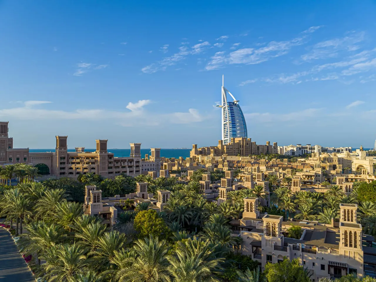 W jakim kraju jest Dubaj? Odkryj jego miejsce w Zjednoczonych Emiratach