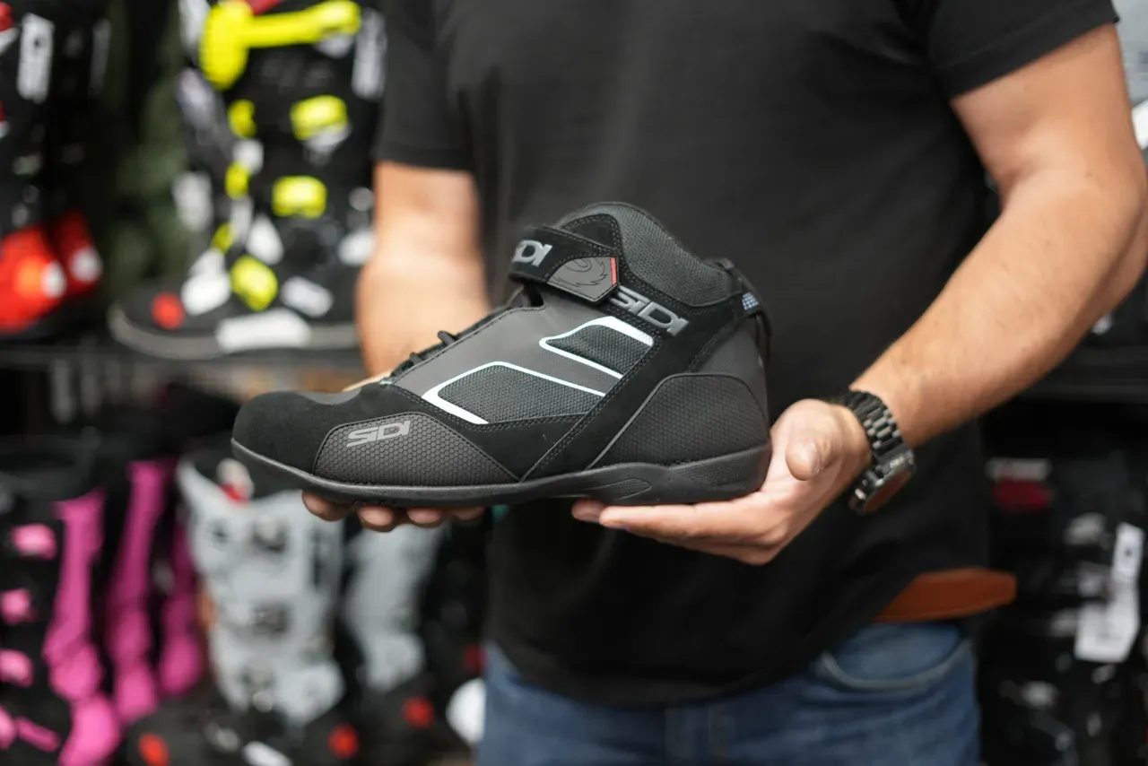 Jakie buty motocyklowe turystyczne zapewnią komfort i bezpieczeństwo?