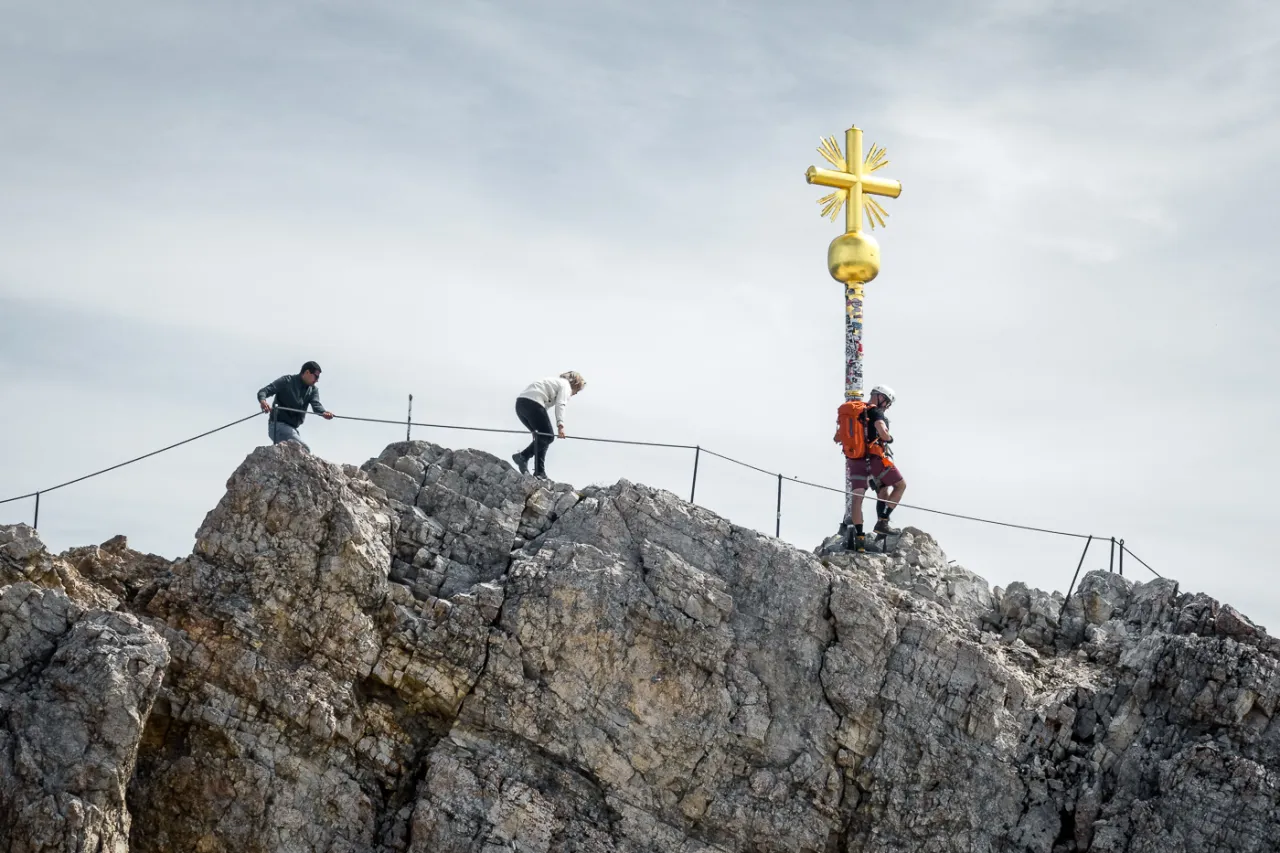 Deutschlands höchster Berg: Zugspitze besuchen So geht's!