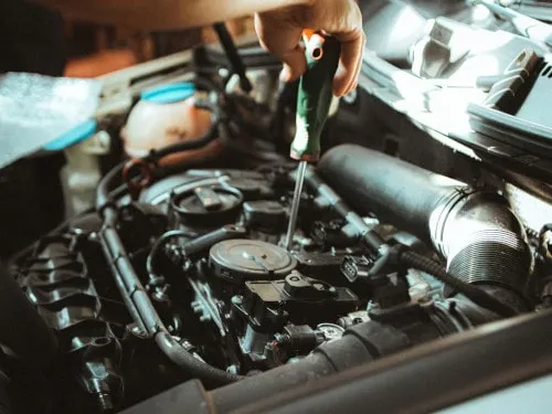 Objawy uszkodzenia EGR w silniku benzynowym - czy Twój samochód ma problem?