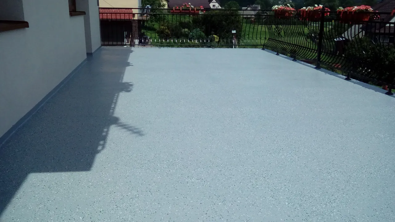 Jak zaizolować taras nad pomieszczeniem ogrzewanym, by uniknąć wilgoci?