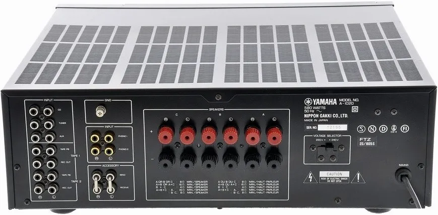 Wzmacniacz Denon czy Yamaha – który model zapewnia lepszą jakość dźwięku?