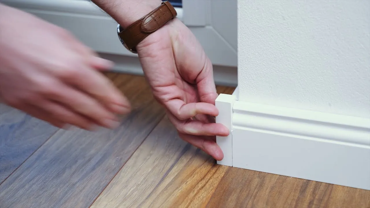 Jak łączyć listwy przypodłogowe - uniknij najczęstszych błędów montażu Jak łączyć listwy przypodłogowe - uniknij najczęstszych błędów montażu