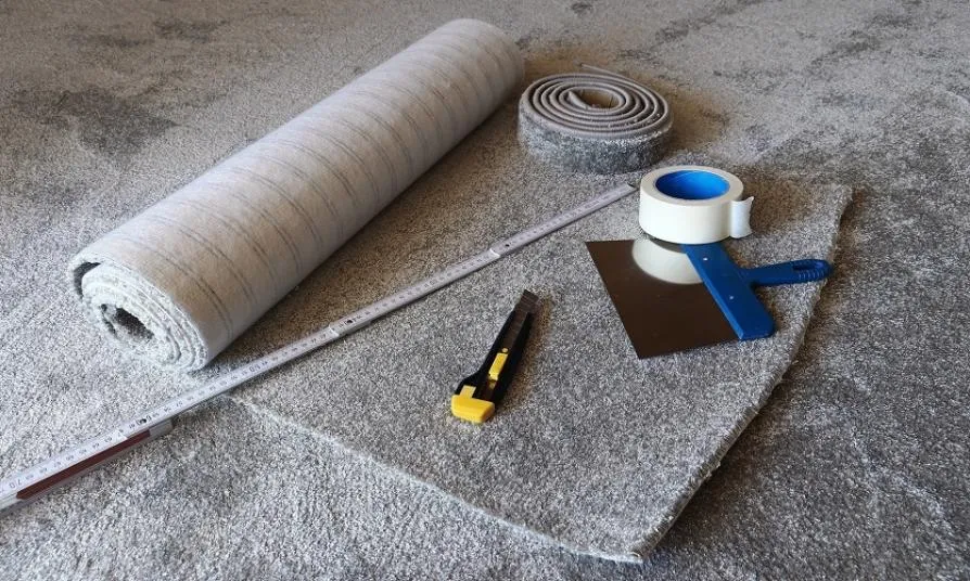 Jak układać wykładzinę w kostkach: 8 kroków do sukcesu