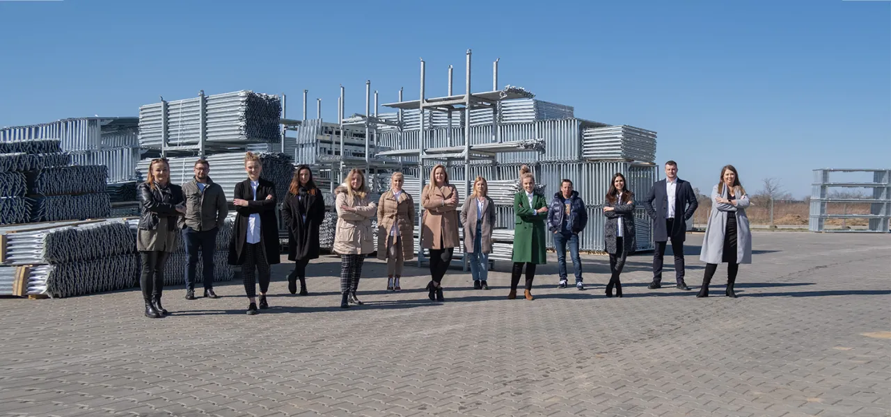 Kluczowe aspekty stosowania rusztowań w pracach elewacyjnych