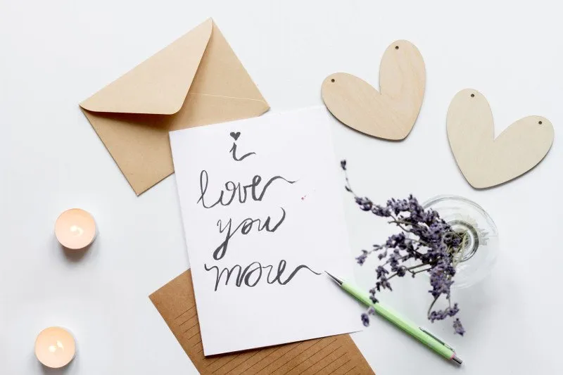 Jak napisać platoniczną walentynkę dla koleżanki? Przykłady i rady