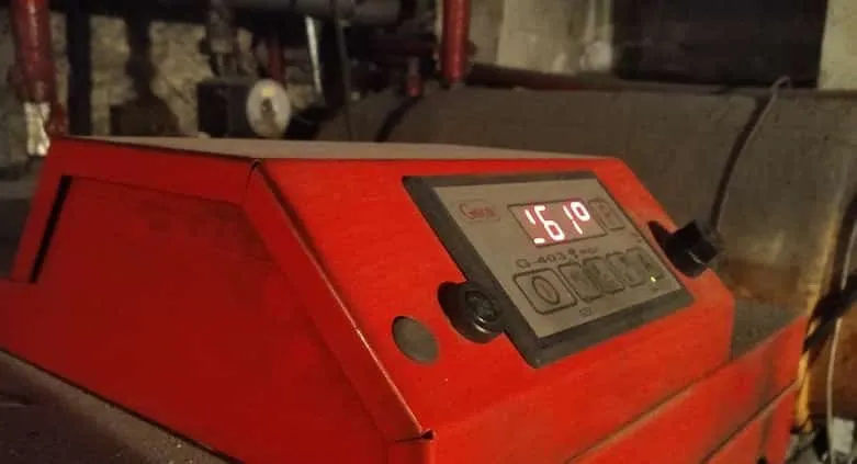 Jak ustawić sterownik pieca na ekogroszek, by uniknąć problemów z ogrzewaniem