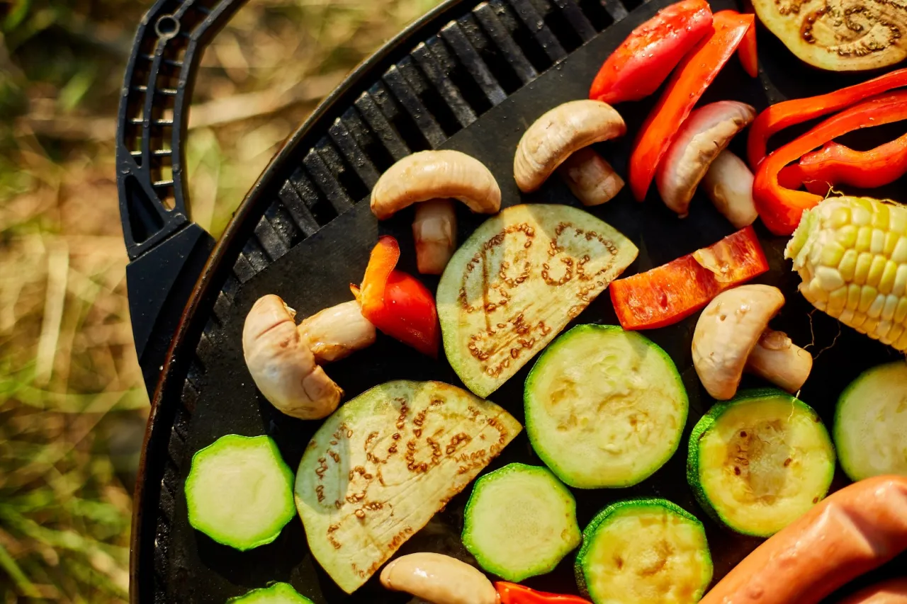 Jak grillować w domu: proste metody i zdrowe przepisy bez dymu