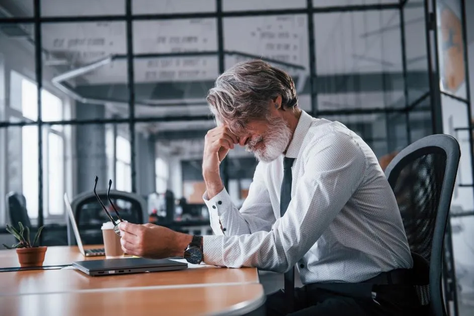 Czy wypalenie zawodowe to choroba? Poznaj ważne różnice i skutki