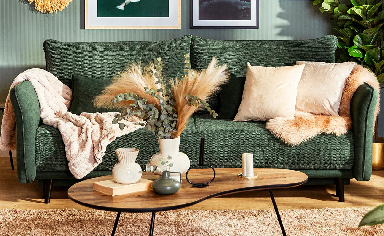 Jakie kolory poduszek do zielonej kanapy, aby odmienić wnętrze?