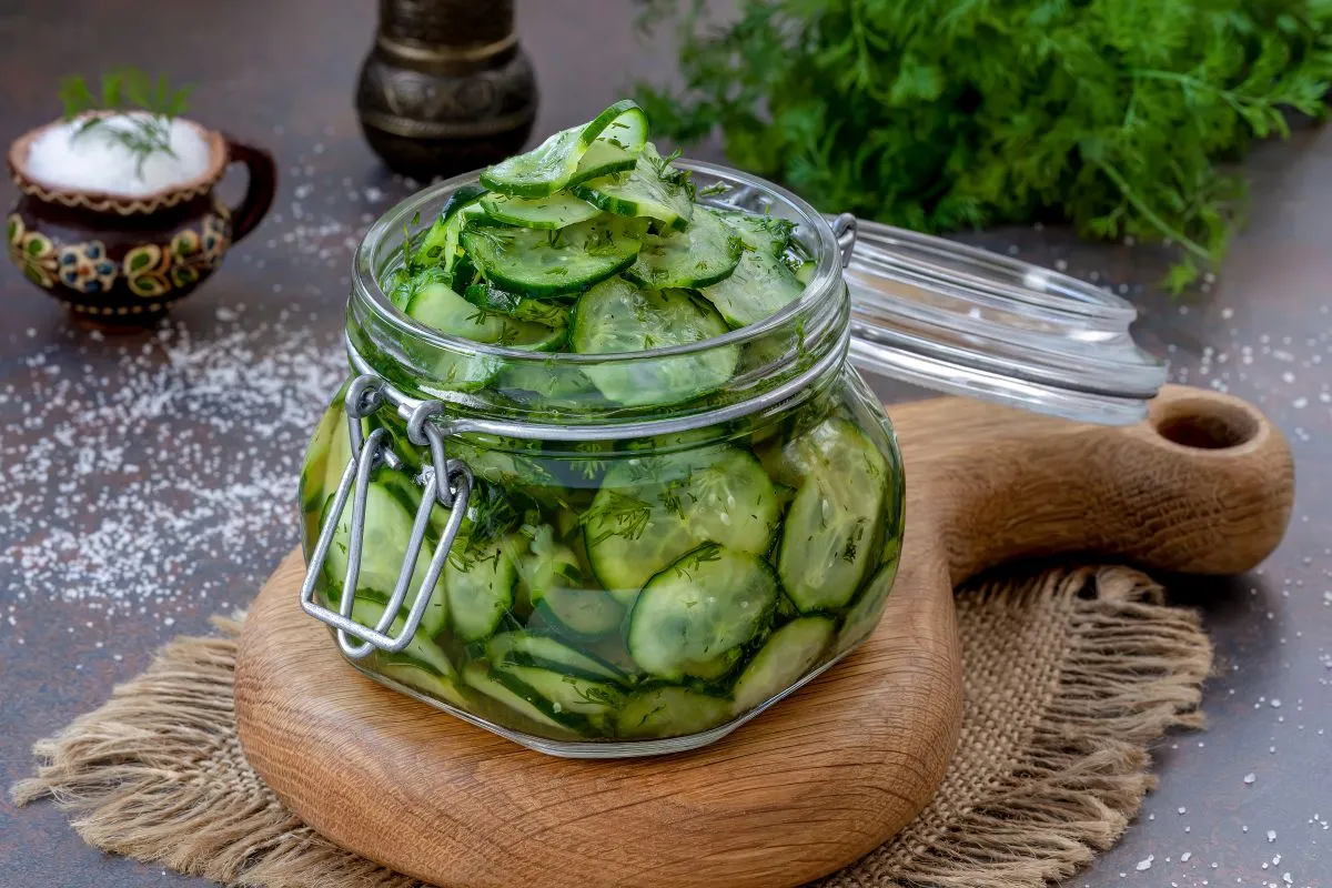 Jak się robi sałatkę szwedzką - prosty przepis na smaczną sałatkę