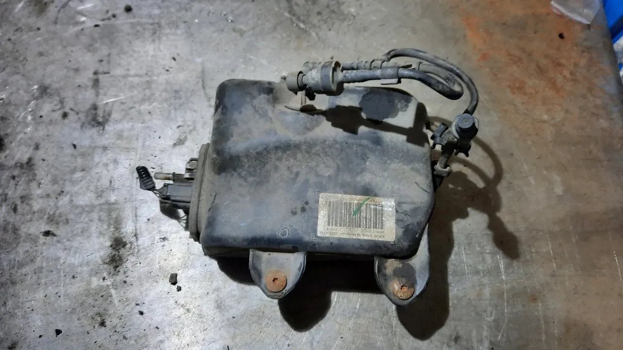 Zbiornik płynu DPF w Volvo V50 – gdzie go szukać i jak dbać?