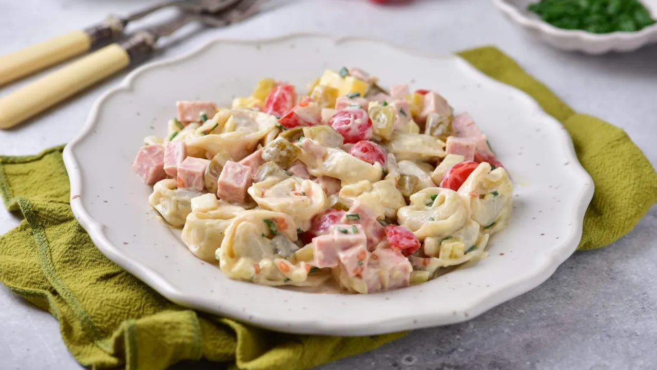 Tortellini z serem z czym podawać – najlepsze pomysły na dodatki Tortellini z serem z czym podawać – najlepsze pomysły na dodatki