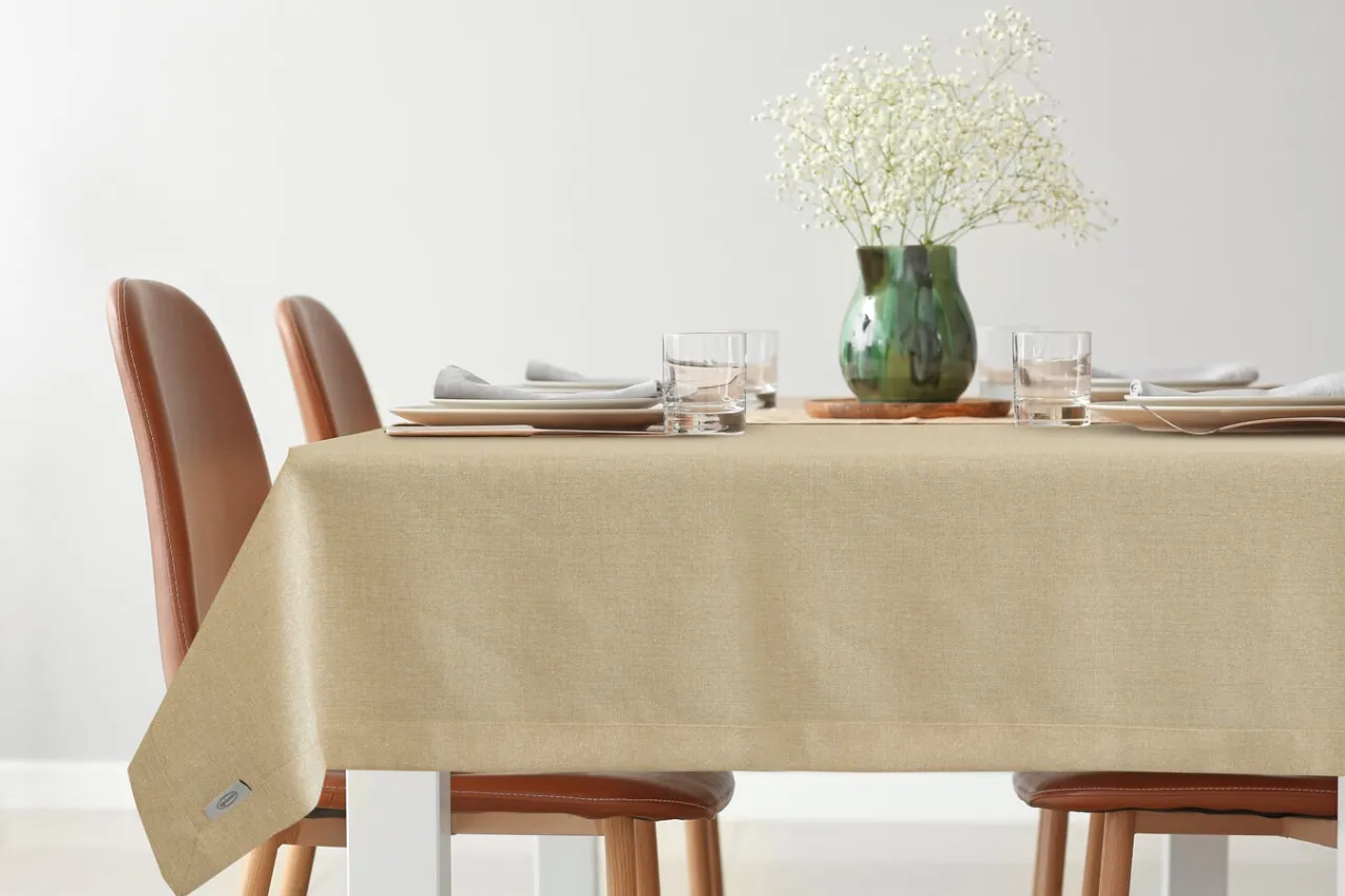 Czym przykryć stół w kuchni, aby go chronić i udekorować?