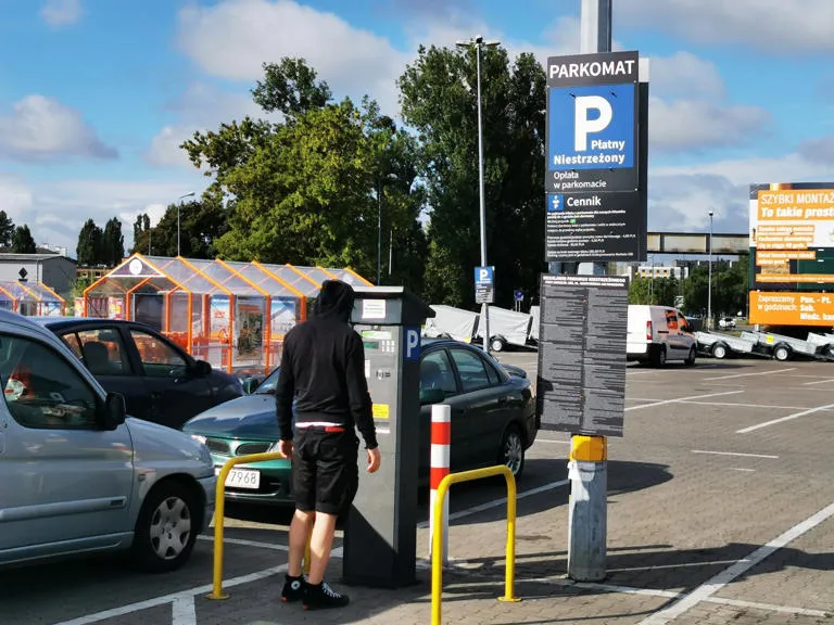 Parking przy Browarze: Jak uniknąć mandatu i kłopotów w Polsce?