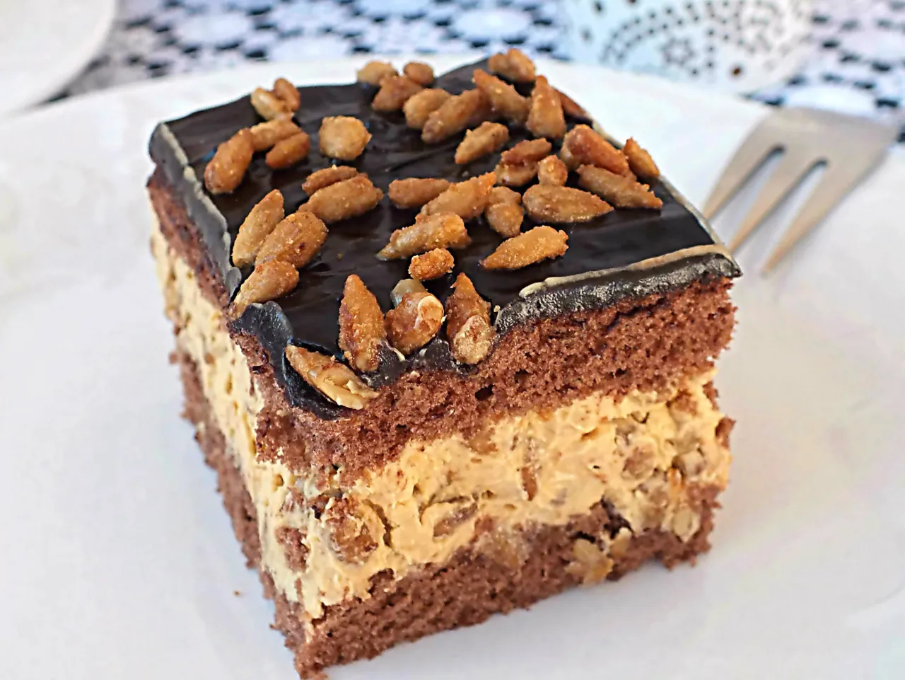 Przepis na ciasto ze słonecznikiem i śmietaną, które zachwyci każdego