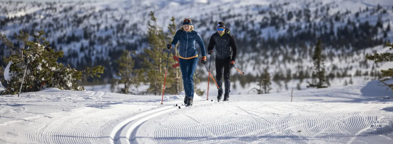 Jak się ubrać na narty biegowe, aby uniknąć zimna i przegrzania