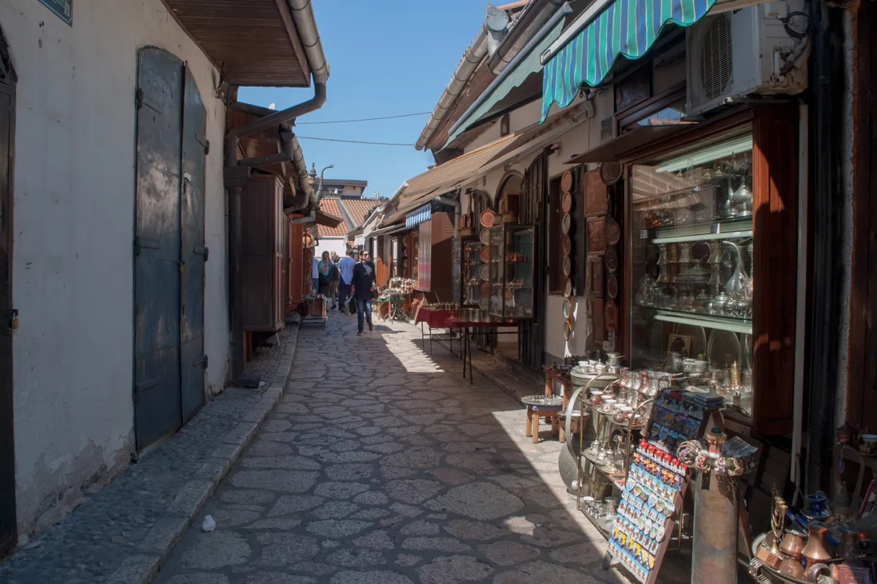 Sarajewo czy jest bezpiecznie? Odkryj prawdę o bezpieczeństwie dla turystów